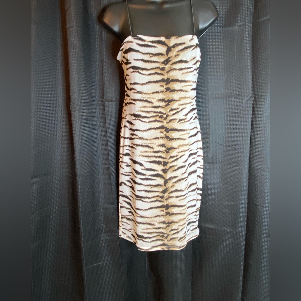 Forever 21 Animal print dress with liner. EUC! Size Large
